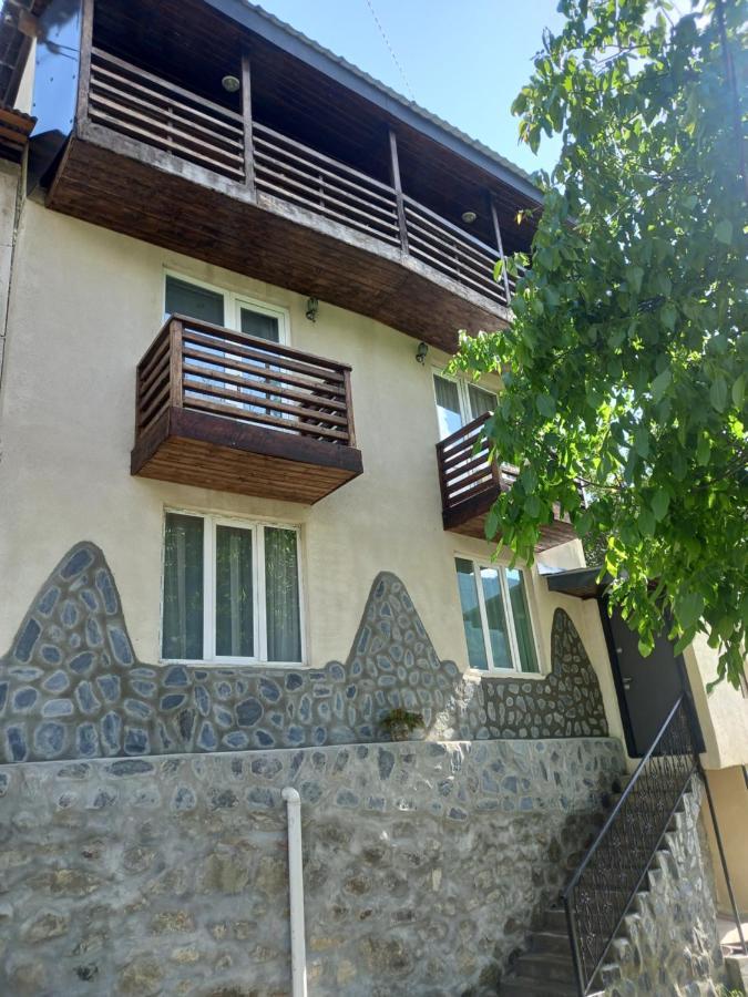 Гостевой дом Spardishi Местия Экстерьер фото